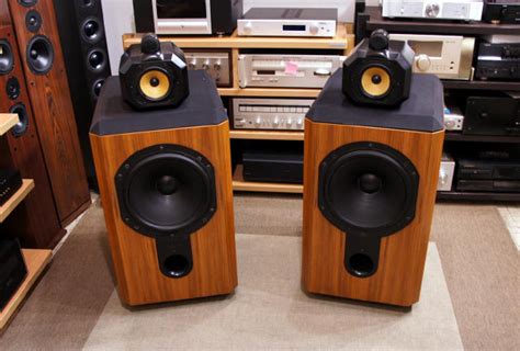 Immagine di B&W 801 in fase di restauro