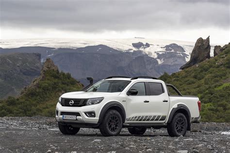 Nissan Navara in fuoristrada che mette in evidenza le sospensioni