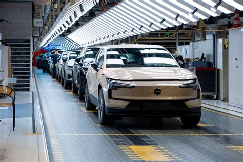 Flotta di auto elettriche Volvo in fase di produzione