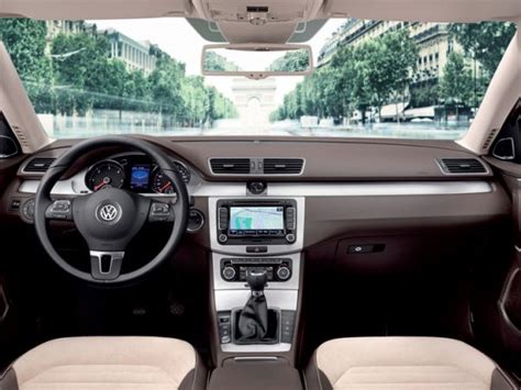 Interni della Volkswagen Passat B7 con cambio DSG