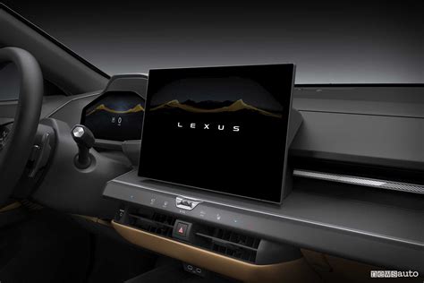Plancia Lexus IS 300h con display Infotainment