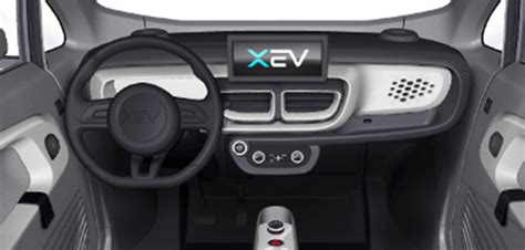 Interni XEV YoYo con display digitale
