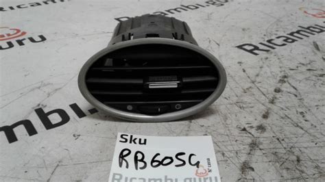 Ford Mondeo 2005 interno abitacolo con focus sulla bocchetta aria
