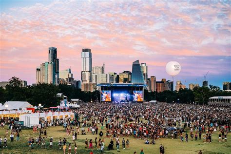 Un festival musicale psichedelico ad Austin, Texas
