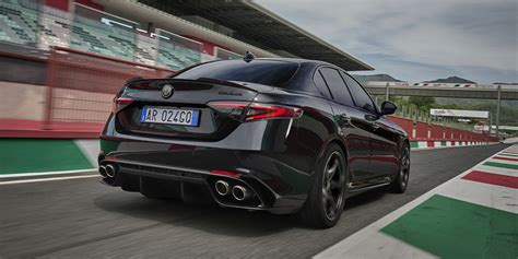 Alfa Romeo Giulia Quadrifoglio Super Sport in azione su pista