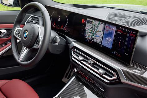 BMW Serie 3 E90 interno con display infotainment