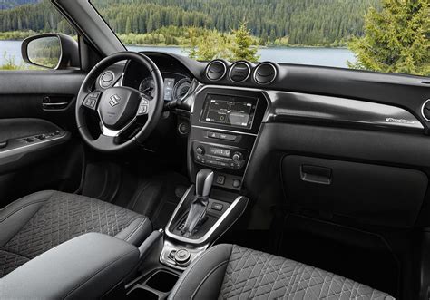 Interni Suzuki Vitara Hybrid
