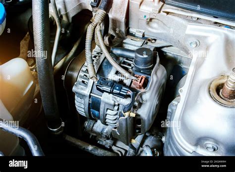 Alternatore in un vano motore