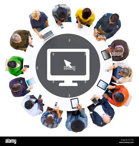 illustrazione di diverse persone che utilizzano dispositivi digitali in modo collaborativo