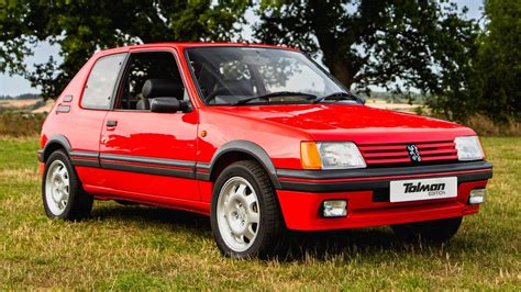 Peugeot 205 GTI 1600 in primo piano
