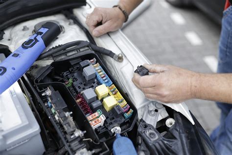 Guida all'installazione componenti auto