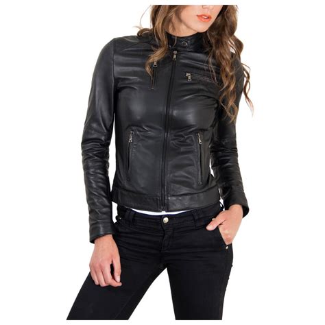 Motociclista donna in giacca di pelle nera Helite Xena
