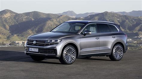 Volkswagen Touareg in fuoristrada con rimorchio