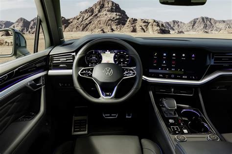 Interni della Volkswagen Touareg con Innovision Cockpit