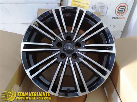 Ford Mondeo SW con cerchi in lega da 17 pollici