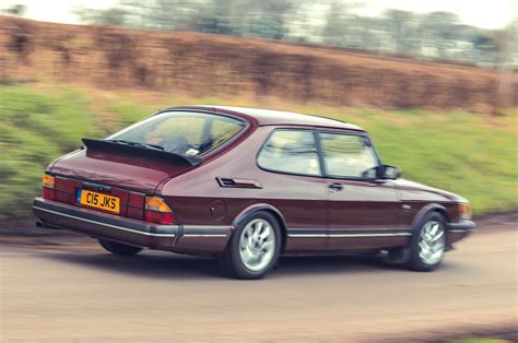 Saab 900 Classic in strada