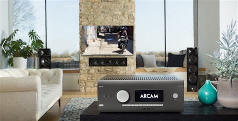 Pannello posteriore di un ricevitore AV Arcam con molteplici connessioni