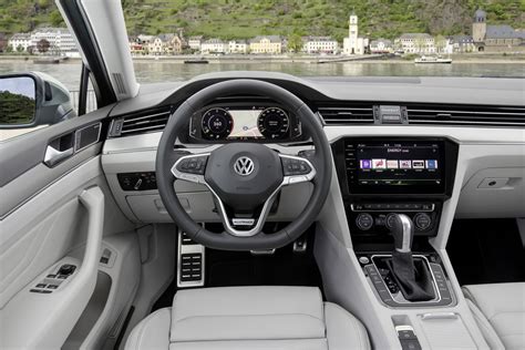 Volkswagen Passat interno cabina di guida