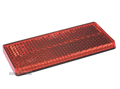 Dettaglio catarifrangente laterale rosso paraurti Golf VI