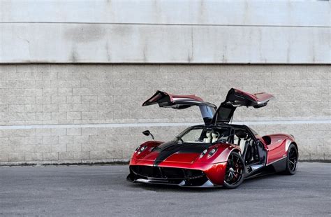 Pagani Huayra in movimento