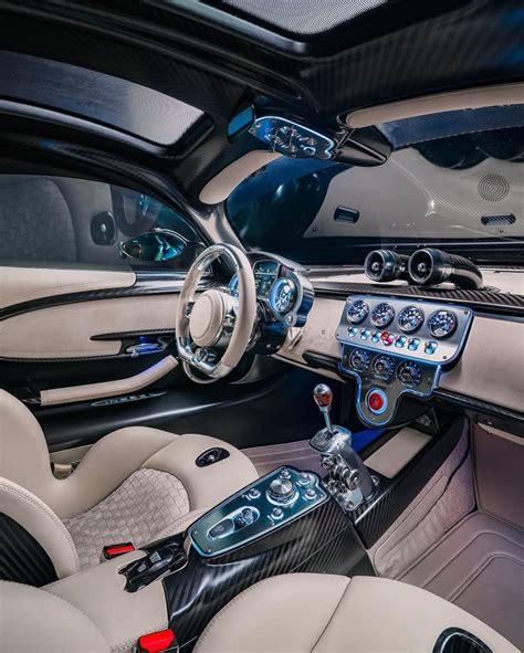 Pagani Utopia dettagli esterni e interni