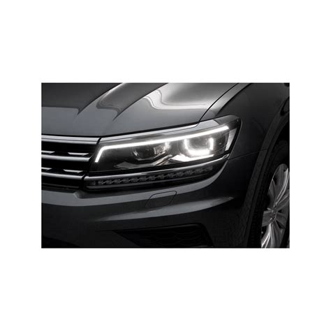 Volkswagen Tiguan I con fari LED accesi