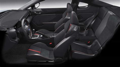Interni della Subaru BRZ Touge con sedili in pelle e Alcantara
