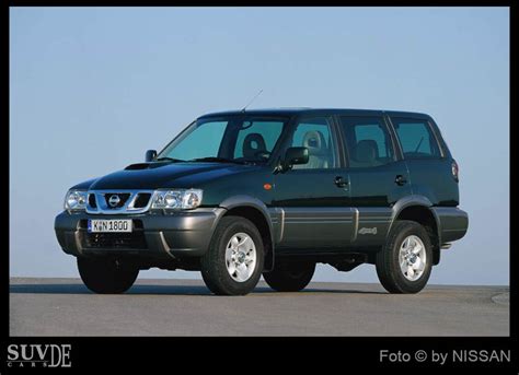 Nissan Terrano II su strada sterrata