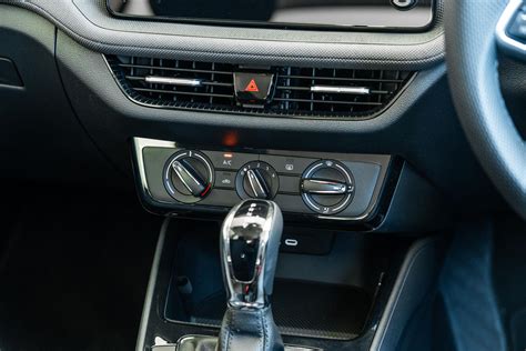 Schematico degli attacchi cappelliera Skoda Fabia