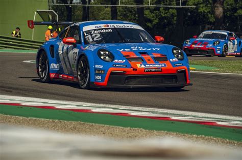Vettura Porsche Carrera Cup in pista