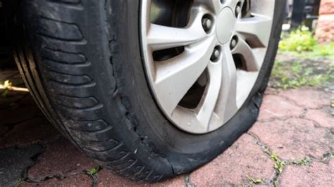 Pneumatico sgonfio e spia TPMS
