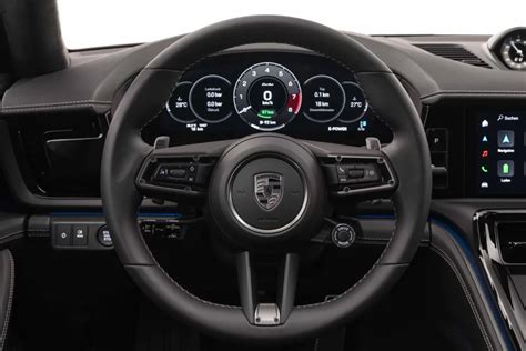 Interni Porsche Panamera con volante e paddle