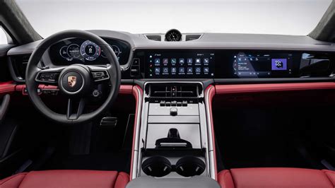 Interni Porsche Panamera con display passeggero