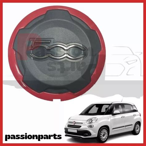 Fiat 500L Trekking con coprimozzo rosso