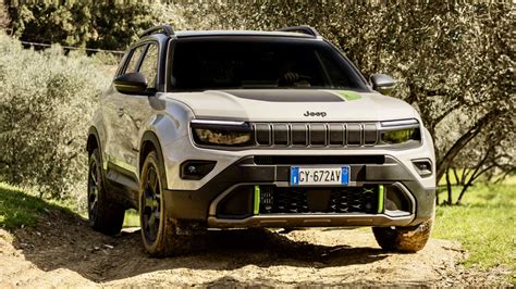 Jeep Avenger 4xe in città
