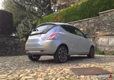 Lancia Ypsilon Multijet su strada