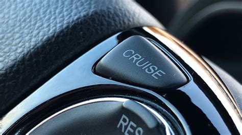 Pulsanti del Cruise Control sul volante