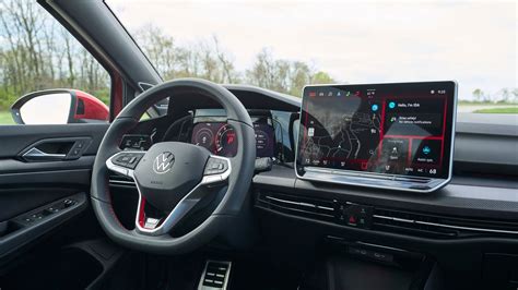 Interni della Golf 8 GTI con Digital Cockpit
