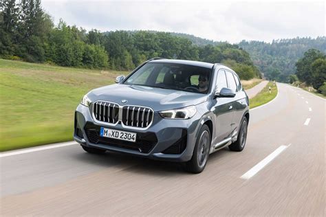 BMW X1 in movimento su strada