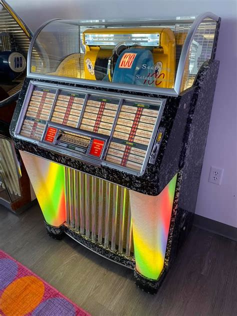 Interno di un Jukebox Seeburg con sistema