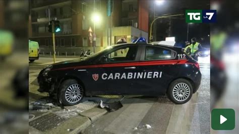 Carabiniere in posizione difensiva