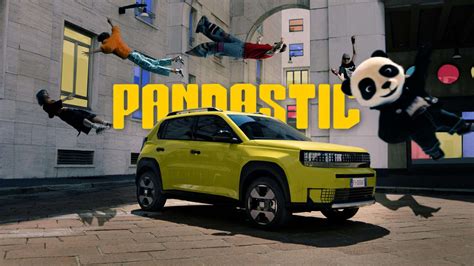 Fiat Grande Panda con Shaggy in uno spot pubblicitario