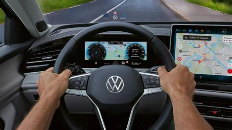 Interni della Volkswagen Passat con Digital Cockpit Pro