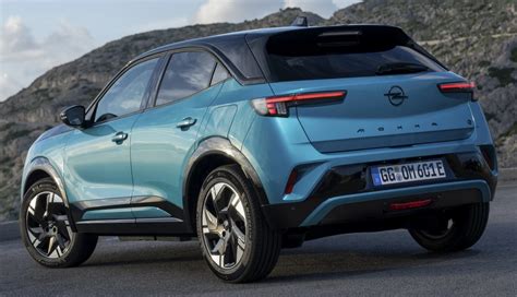 Tavola comparativa allestimenti Opel Mokka Electric