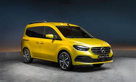 Interno della Mercedes-Benz Classe T con posti aggiuntivi
