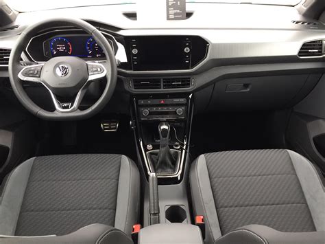 Interni Volkswagen T-Cross con cruscotto digitale