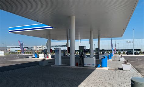 Dettaglio dei servizi offerti dai distributori di carburante nella provincia di Bari