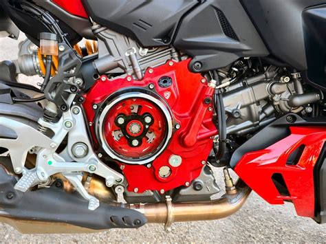 Diversi stili di carter frizione aftermarket