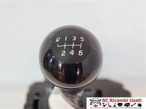 Leva del cambio di una Fiat 500L