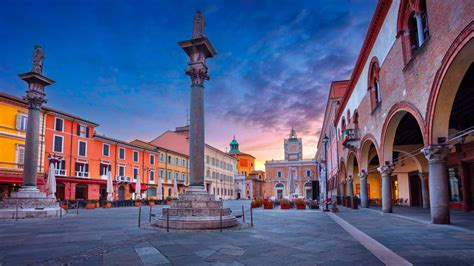 Piazza del Popolo a Ravenna con le due colonne